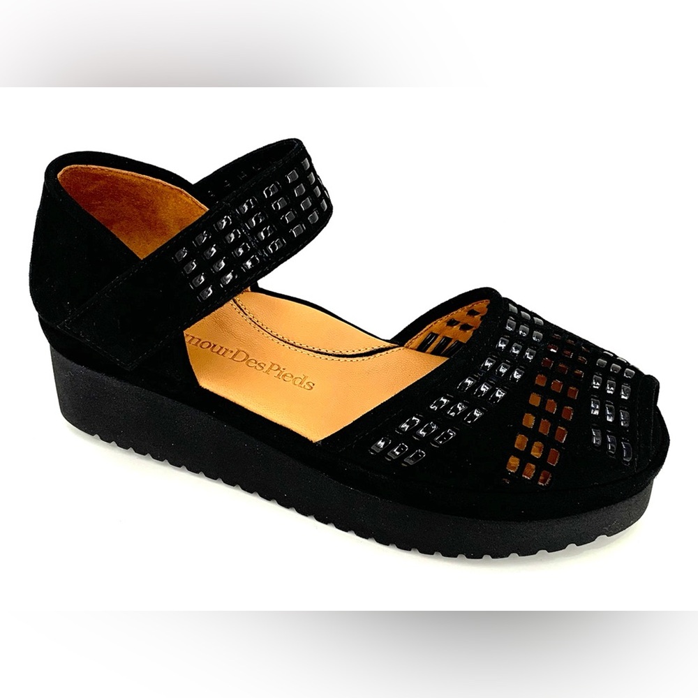 L'Amour Des Pieds Amalsinda Sandals